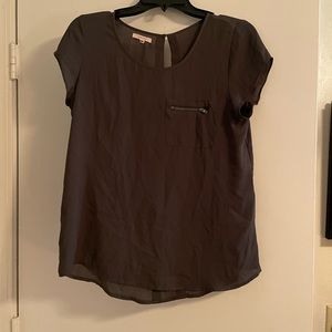 Maurice’s shirt size small